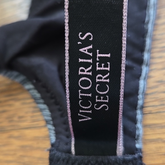 Victoria's Secret No Wire Lightly Padded Bra, Adjustable Straps 32B - Picture 4 of 10